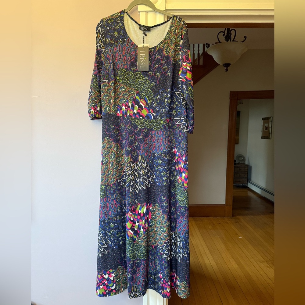 Lovely Lbisse dress, nice fit. 1XL